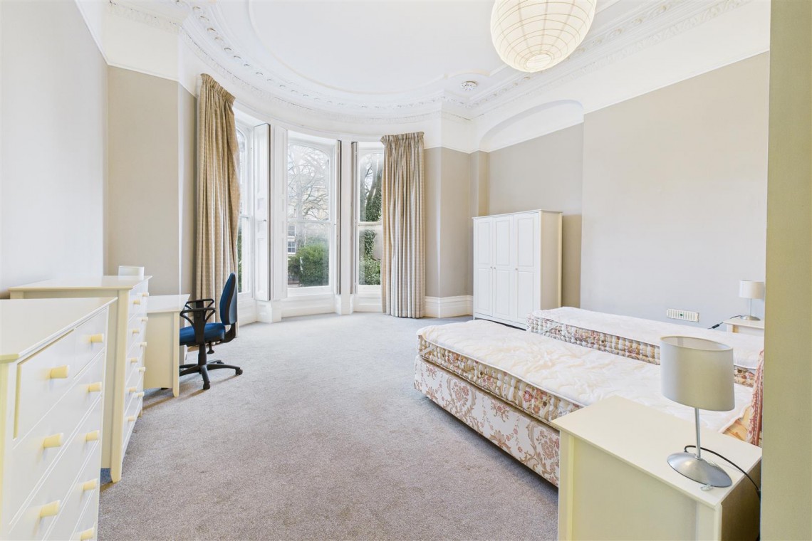 Images for COSMETIC UPDATING | 3 X PARKING | CLIFTON