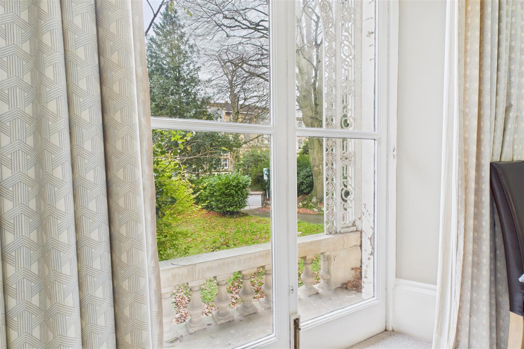 Images for COSMETIC UPDATING | 3 X PARKING | CLIFTON