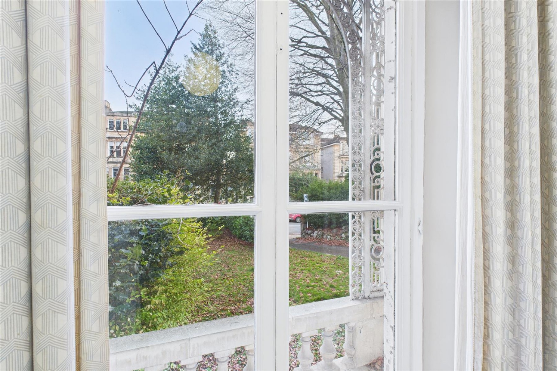 Images for COSMETIC UPDATING | 3 X PARKING | CLIFTON