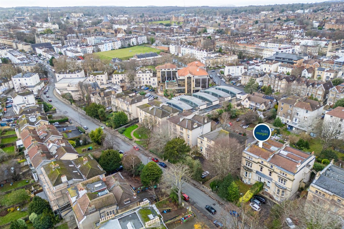 Images for COSMETIC UPDATING | 3 X PARKING | CLIFTON