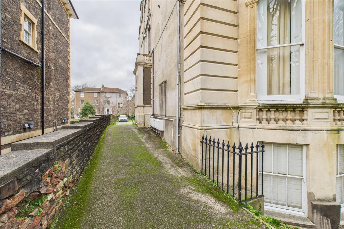 Images for COSMETIC UPDATING | 3 X PARKING | CLIFTON