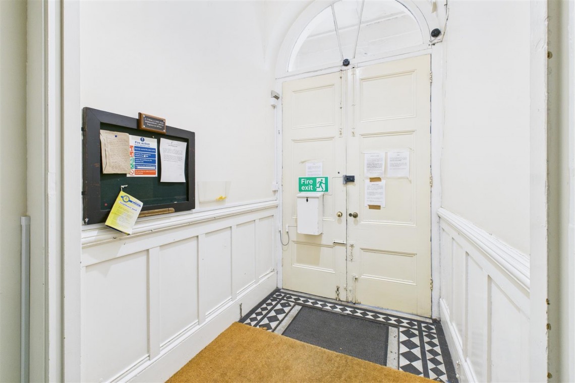 Images for COSMETIC UPDATING | 3 X PARKING | CLIFTON