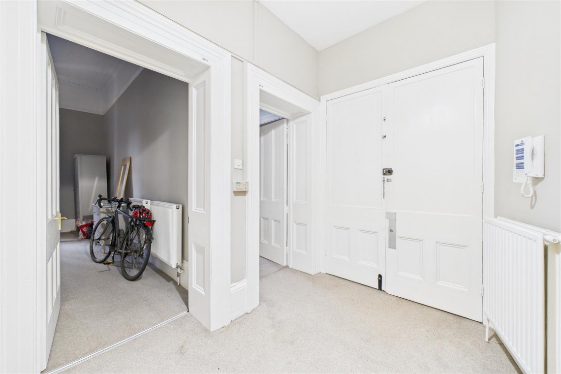 Images for COSMETIC UPDATING | 3 X PARKING | CLIFTON