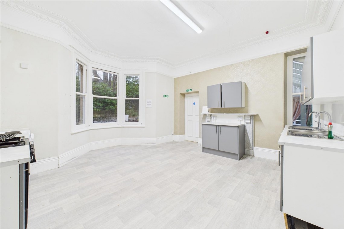 Images for 21 BED HMO | CLEVEDON