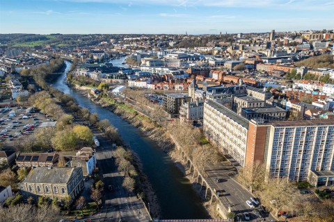 8TH FLOOR BALCONY FLAT | REDCLIFFE