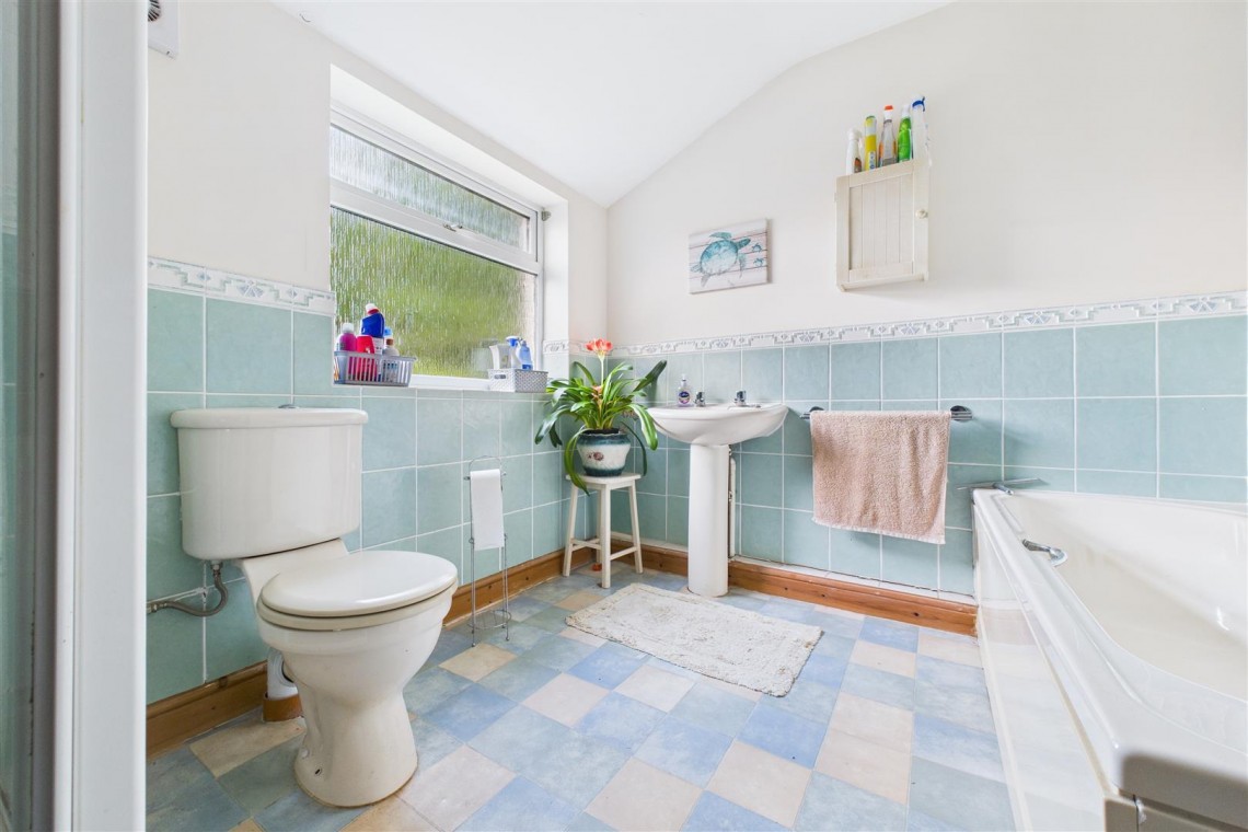 Images for LARGE GARDEN + HUGE POTENTIAL | HANHAM