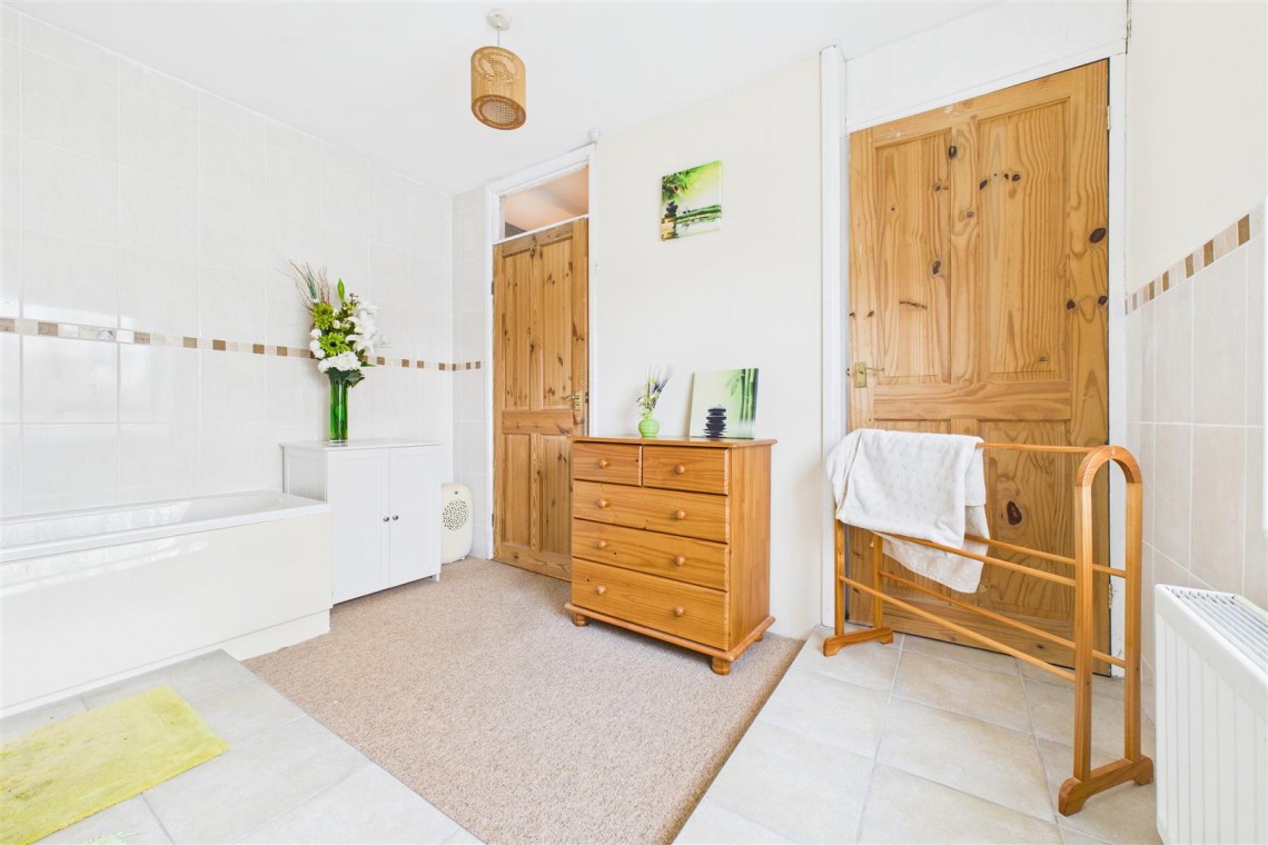 Images for LARGE GARDEN + HUGE POTENTIAL | HANHAM