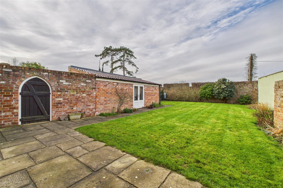 Images for COACH HOUSE - REDUCED FOR AUCTION | THORNBURY