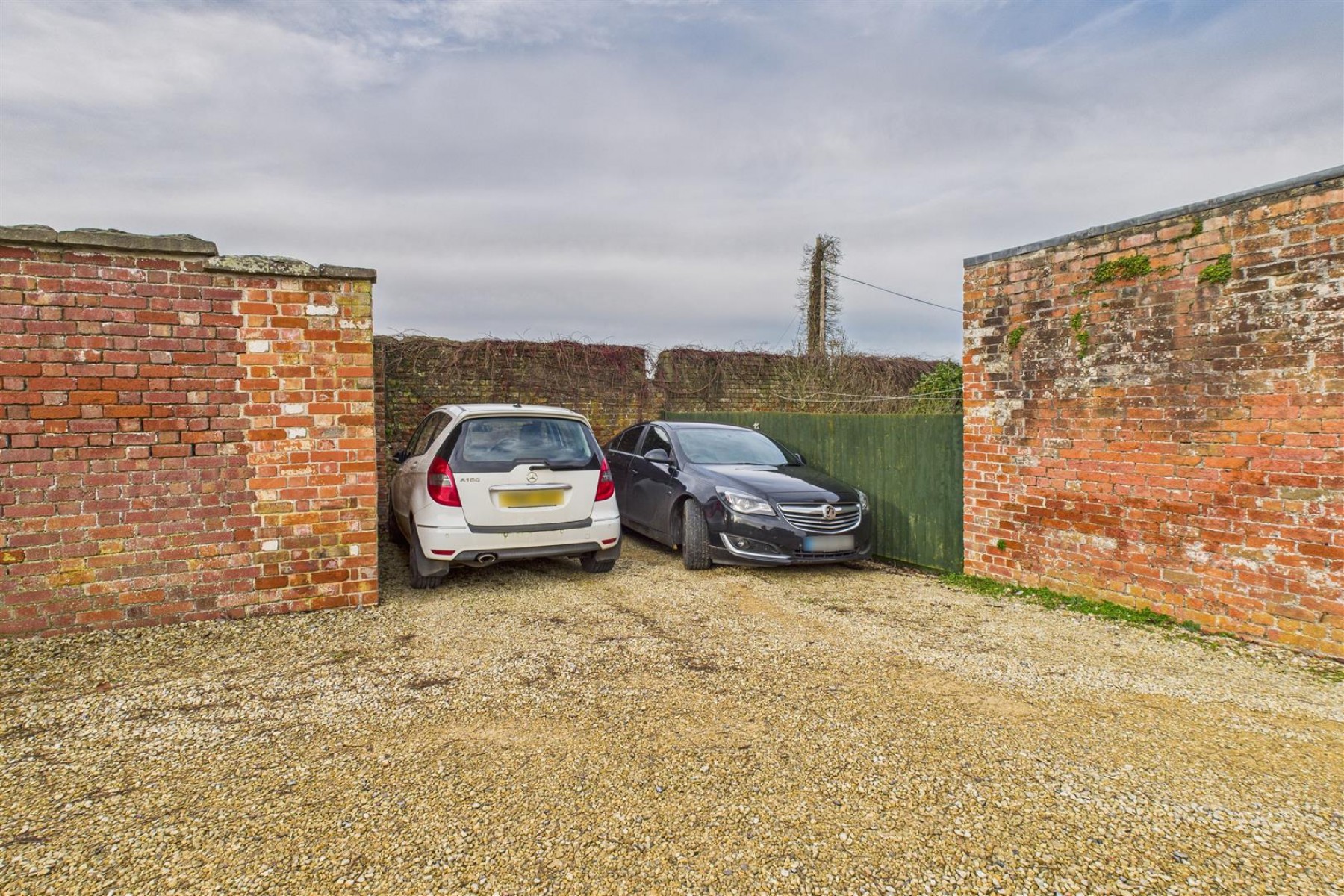 Images for COACH HOUSE - REDUCED FOR AUCTION | THORNBURY