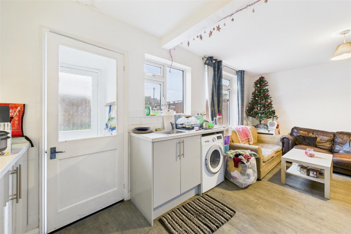 Images for 5 BED HMO | £35K + | FISHPONDS