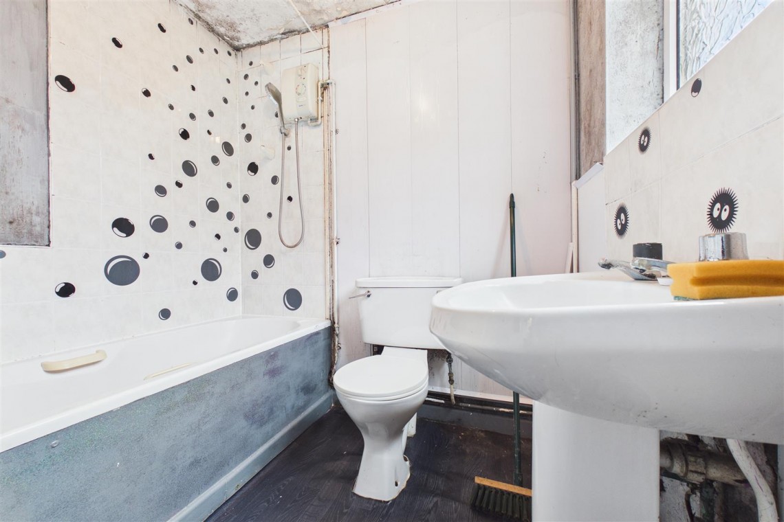 Images for HOUSE | UPDATING | KINGSWOOD