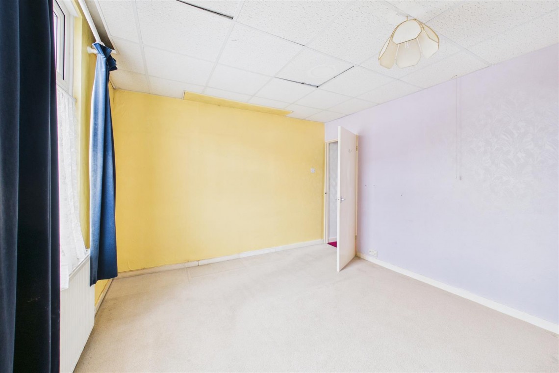 Images for UPDATING | HUGE GARDEN | BS5