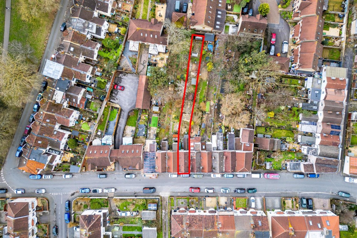 Images for UPDATING | HUGE GARDEN | BS5