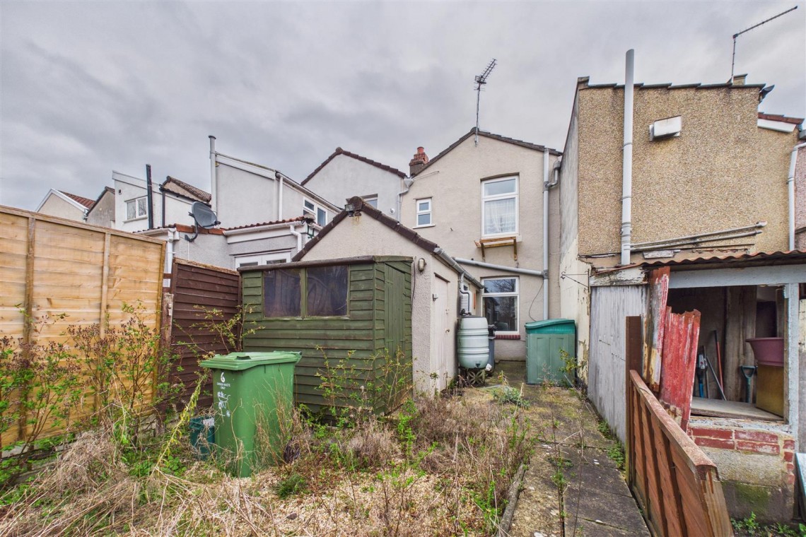 Images for UPDATING | HUGE GARDEN | BS5