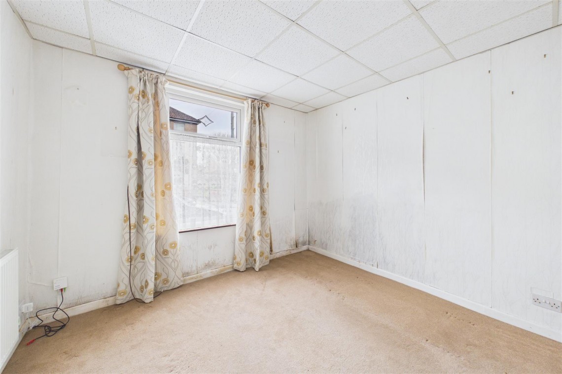 Images for UPDATING | HUGE GARDEN | BS5