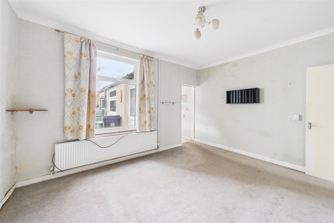 Images for UPDATING | HUGE GARDEN | BS5