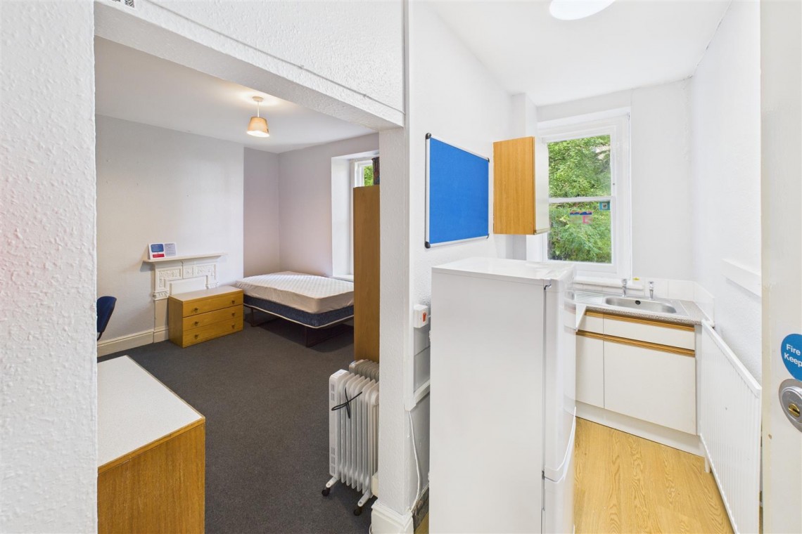 Images for HMO / FAMILY HOME | REDLAND