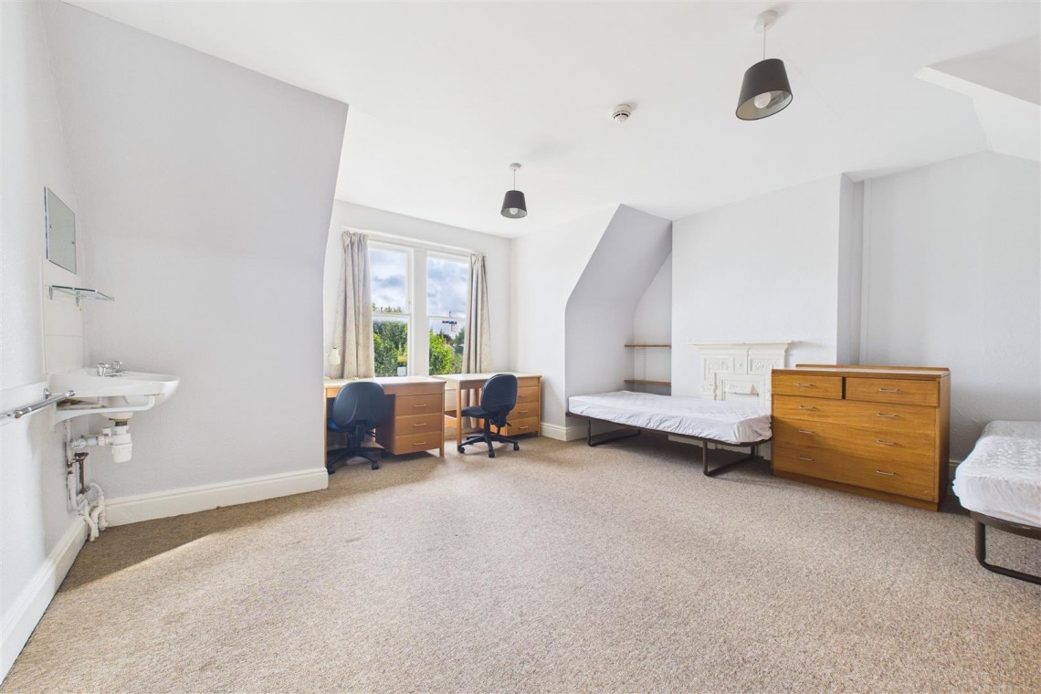 Images for HMO / FAMILY HOME | REDLAND