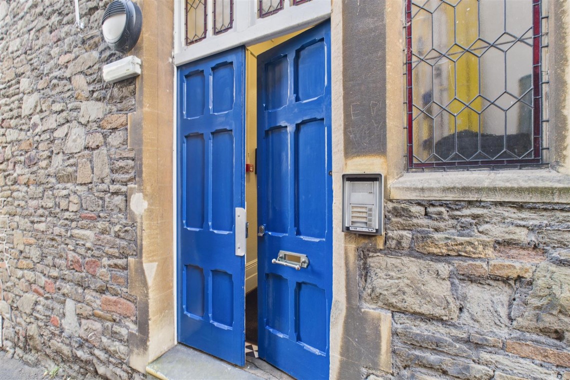 Images for HMO / FAMILY HOME | REDLAND