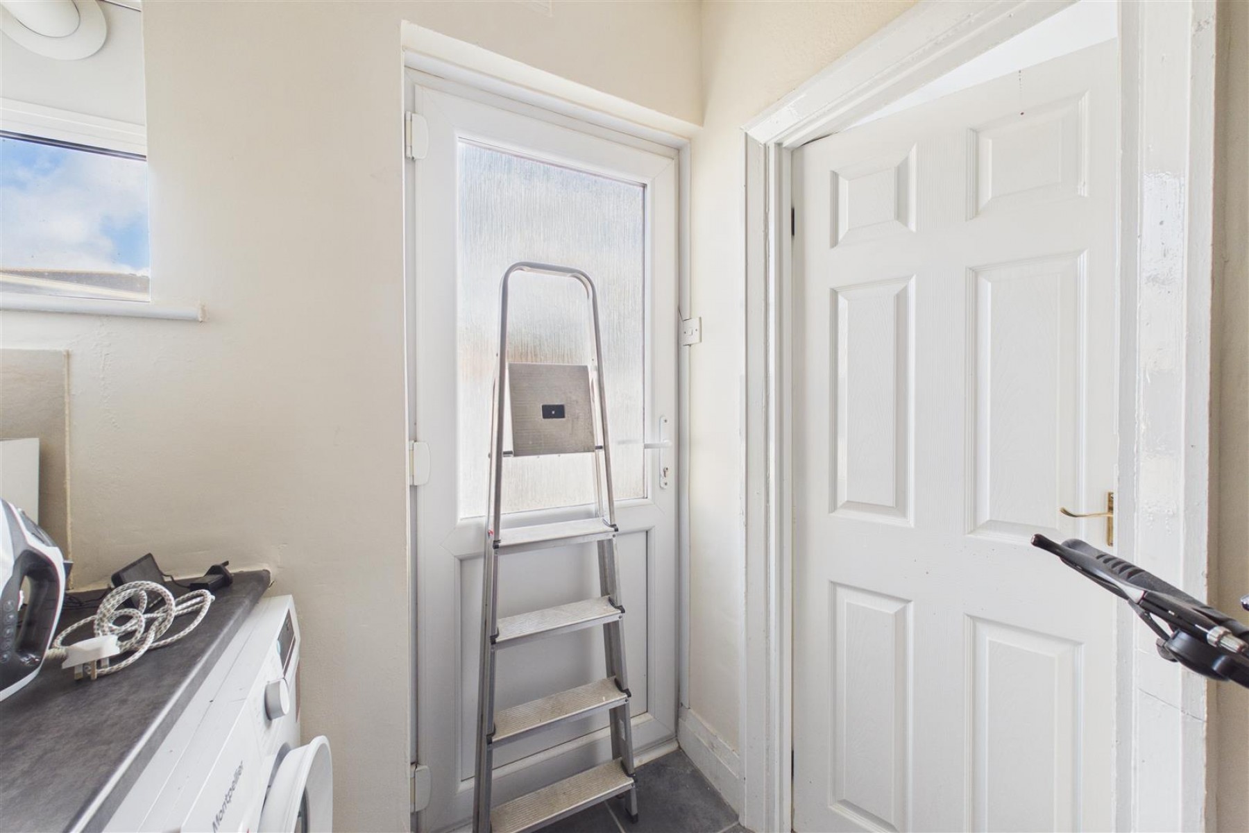 Images for 2 BED FLAT | WSM