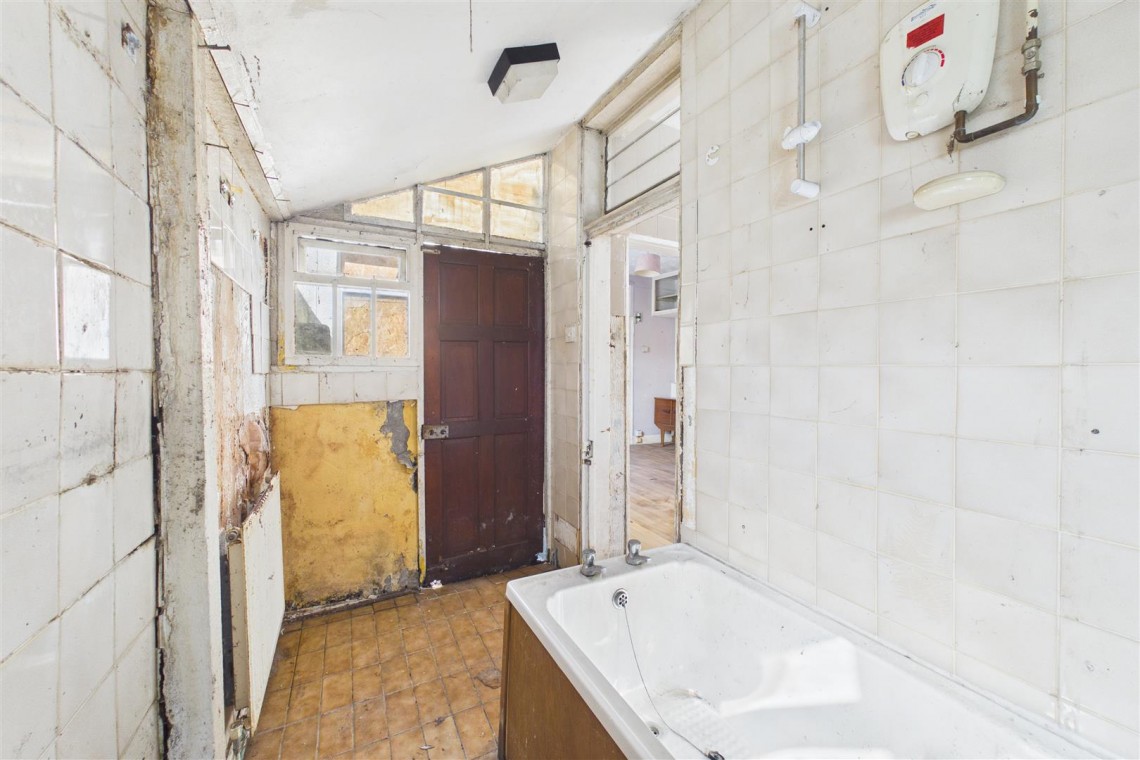 Images for MODERNISATION | DOUBLE GARAGE | BS7