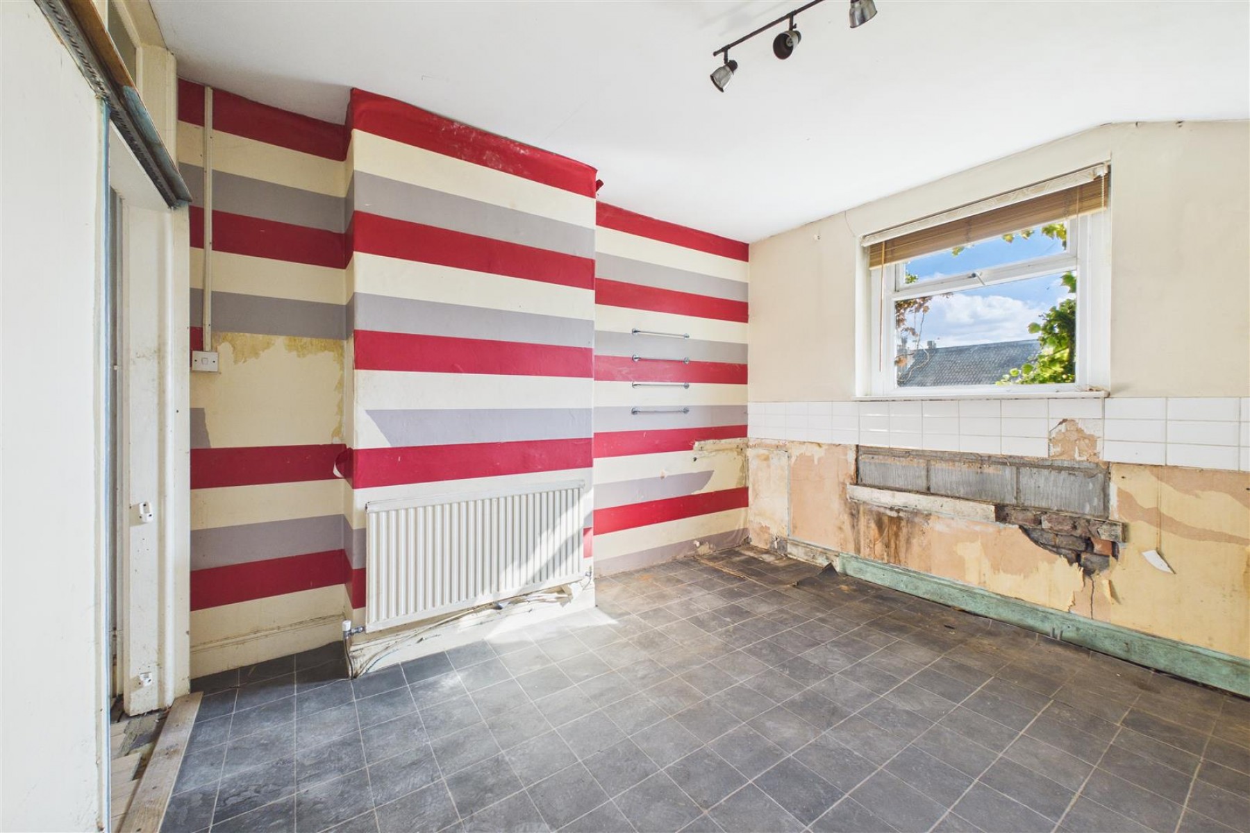 Images for MODERNISATION | DOUBLE GARAGE | BS7