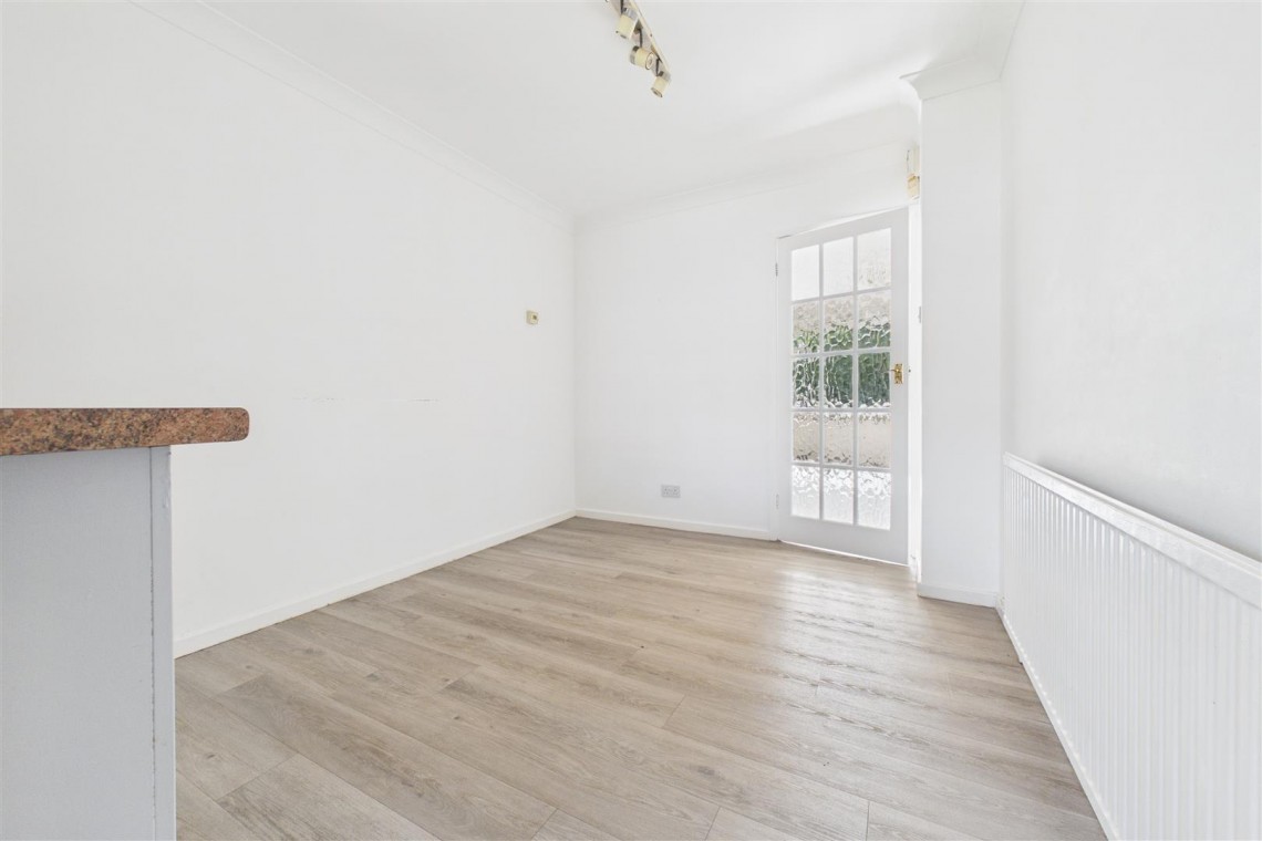 Images for DETACHED | REDUCED FOR AUCTON | GL5