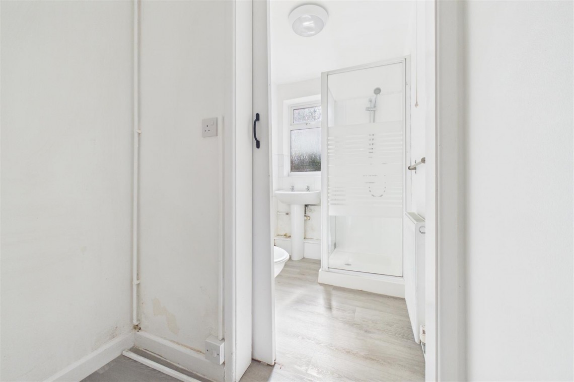 Images for DETACHED | REDUCED FOR AUCTON | GL5