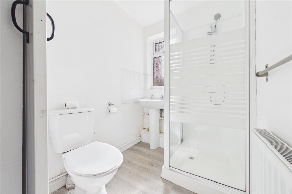 Images for DETACHED | REDUCED FOR AUCTON | GL5