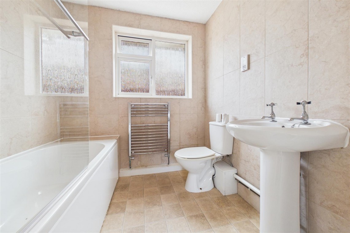 Images for DETACHED | REDUCED FOR AUCTON | GL5