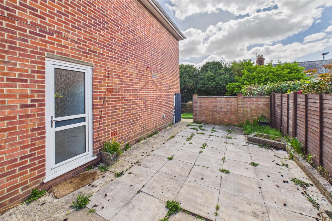 Images for DETACHED | REDUCED FOR AUCTON | GL5