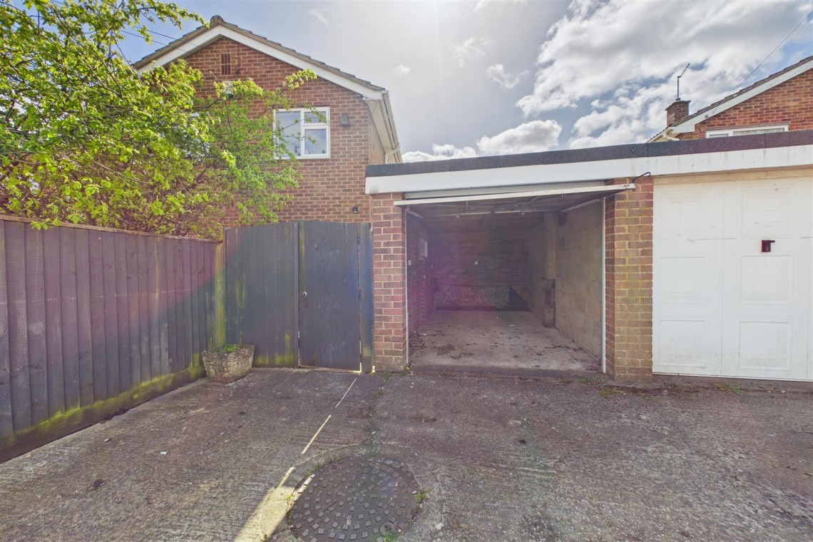 Images for DETACHED | REDUCED FOR AUCTON | GL5