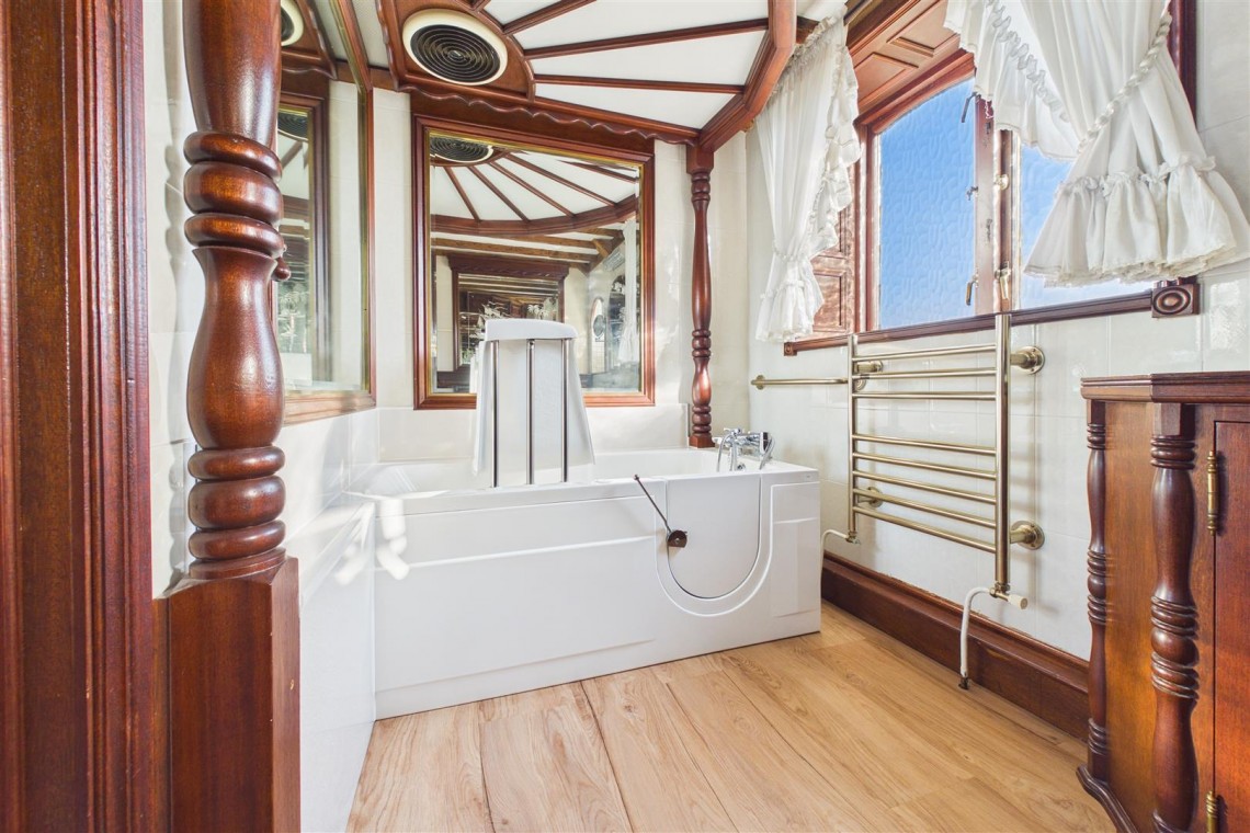 Images for DETACHED | EAST BRENT