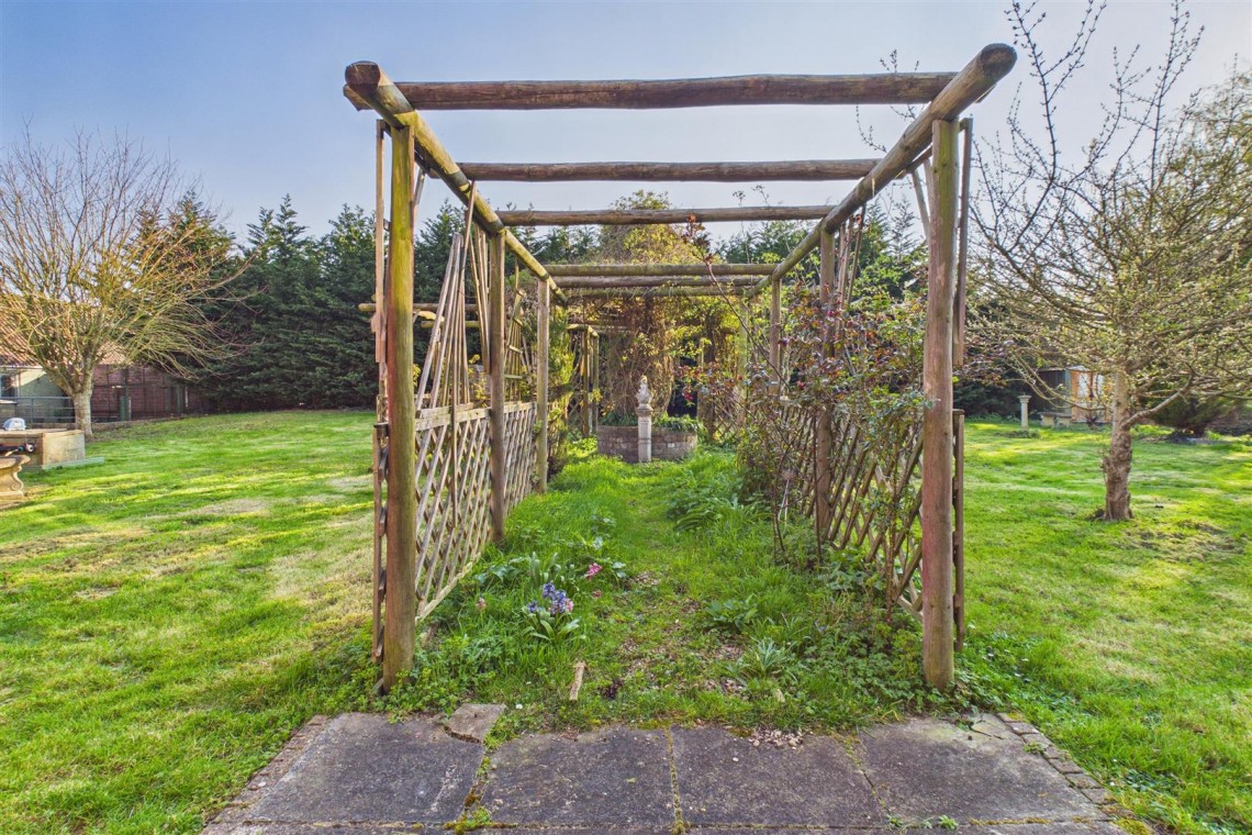 Images for DETACHED | EAST BRENT