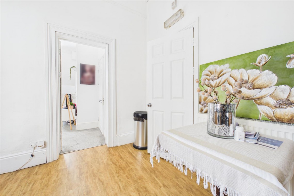 Images for FREEHOLD BLOCK OF 3 FLATS | GL1