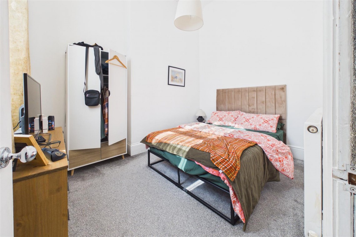 Images for FREEHOLD BLOCK OF 3 FLATS | GL1