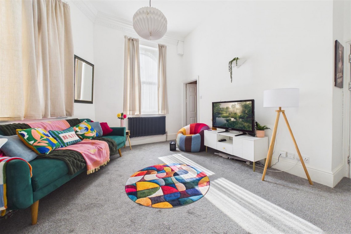 Images for FREEHOLD BLOCK OF 3 FLATS | GL1