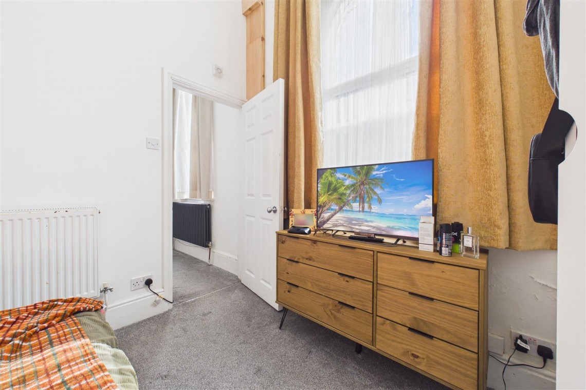 Images for FREEHOLD BLOCK OF 3 FLATS | GL1