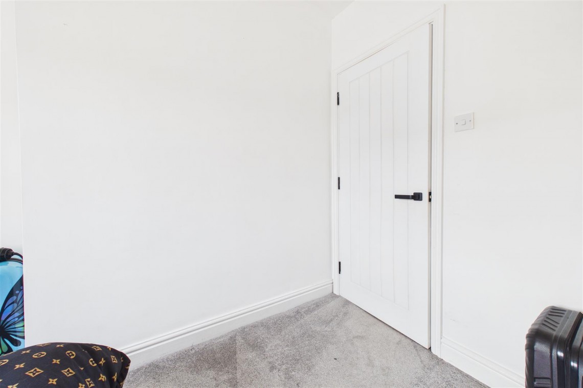 Images for FREEHOLD BLOCK OF 3 FLATS | GL1