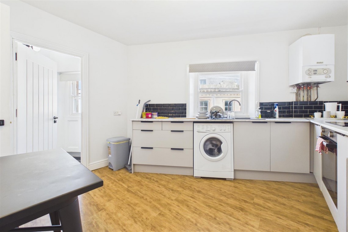 Images for FREEHOLD BLOCK OF 3 FLATS | GL1