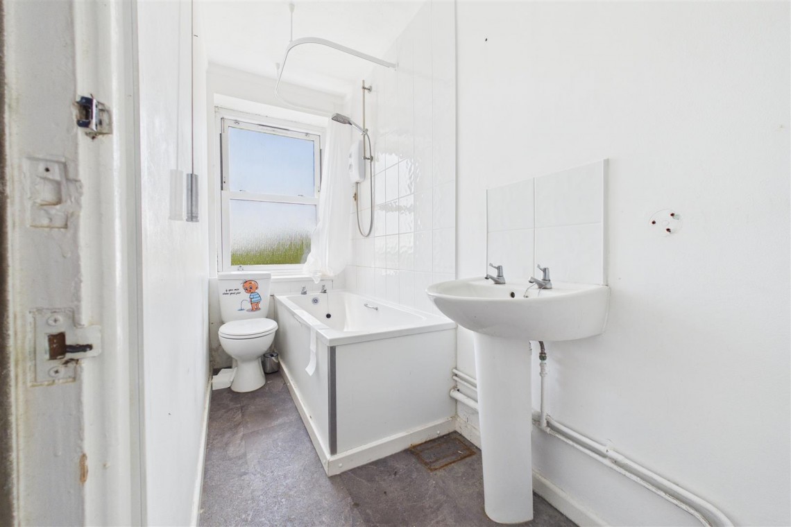 Images for 2 X HOUSES | LARGE PLOT | BS30