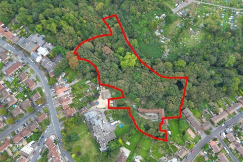 COACH HOUSE + GARAGES | BRISLINGTON