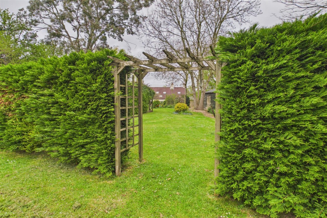 Images for HOUSE WITH POTENTIAL | BS49