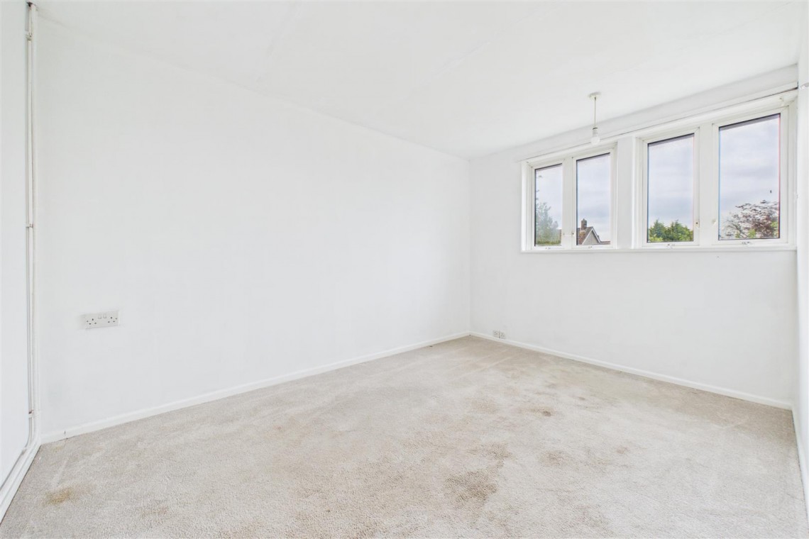 Images for FLAT + LARGE GARDEN | CASH BUYERS ONLY