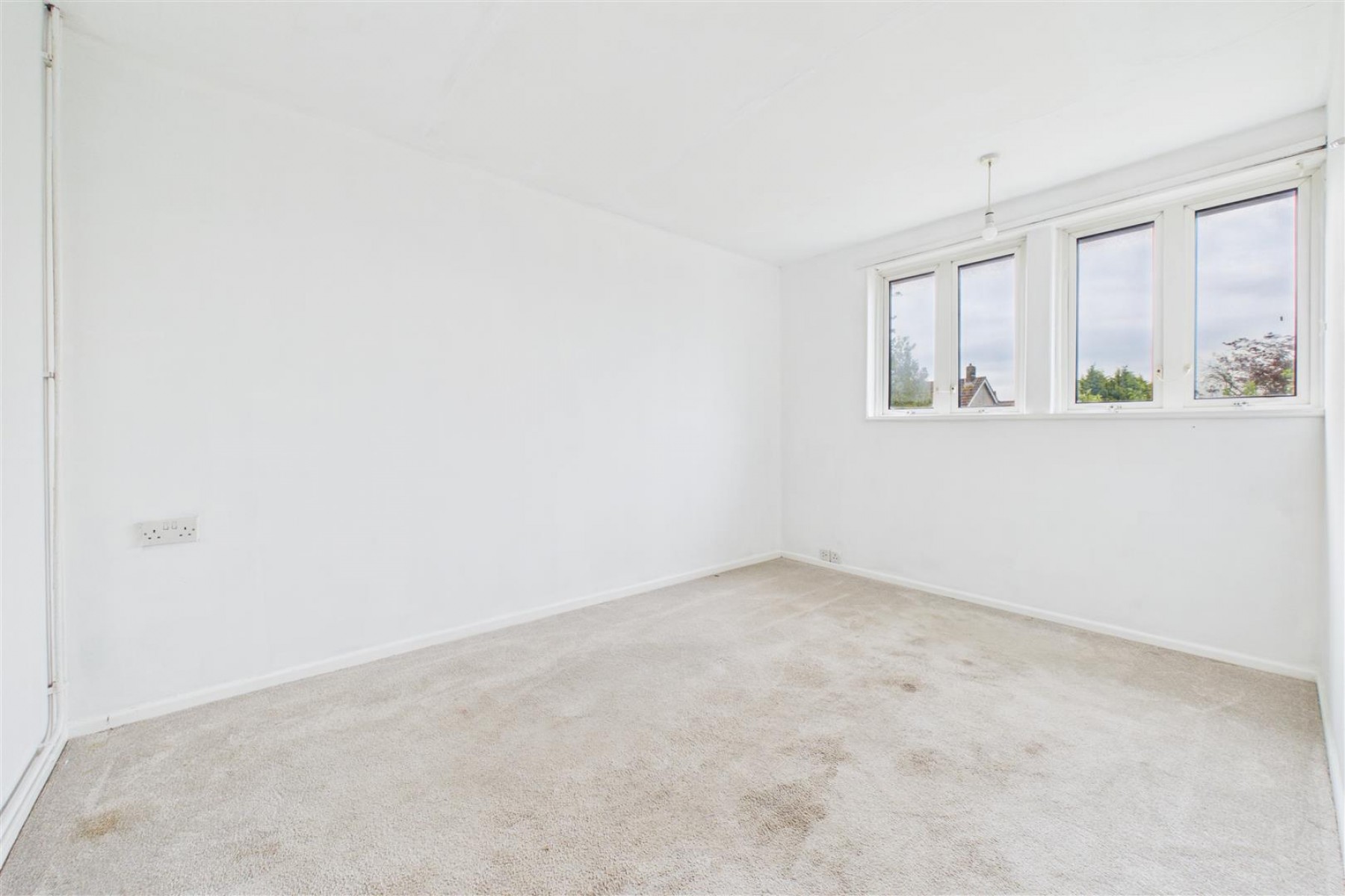 Images for FLAT + LARGE GARDEN | CASH BUYERS ONLY