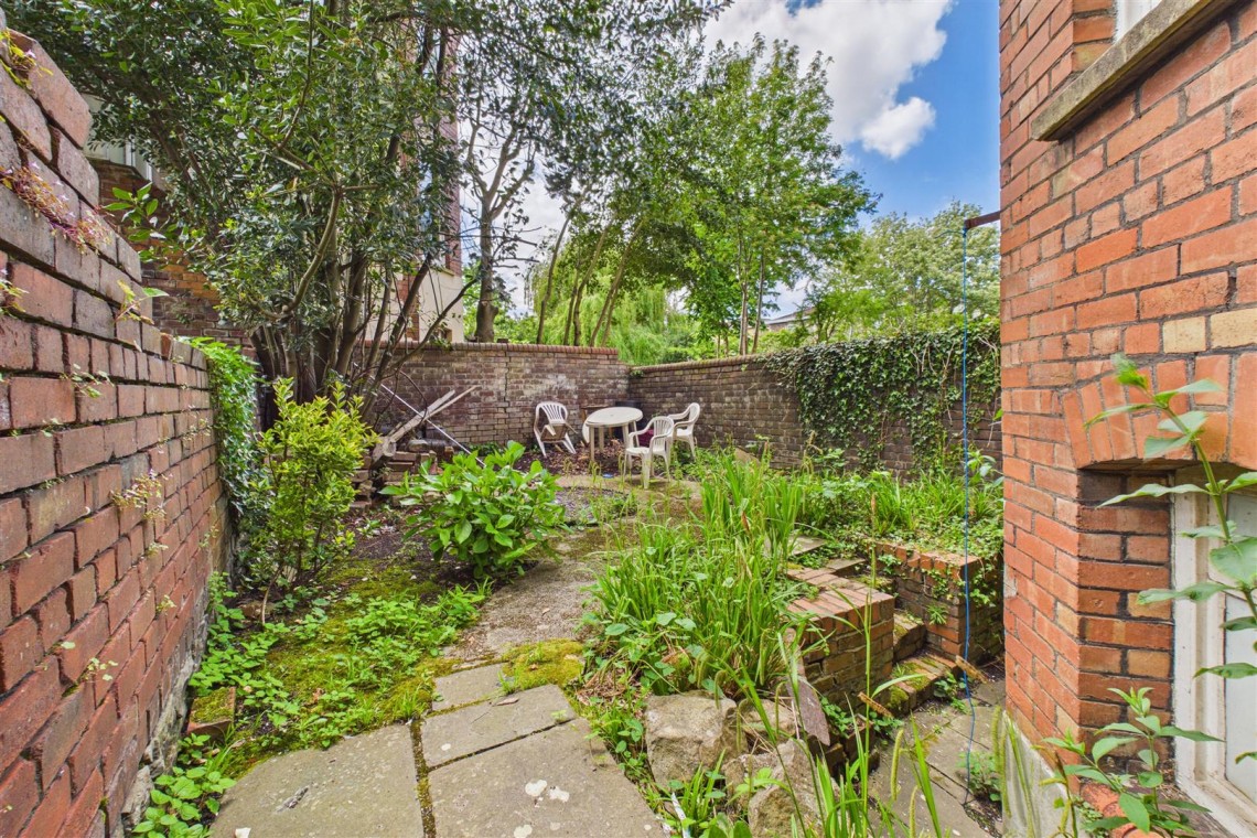 Images for 3 X FLATS | FAMILY HOME | REDLAND