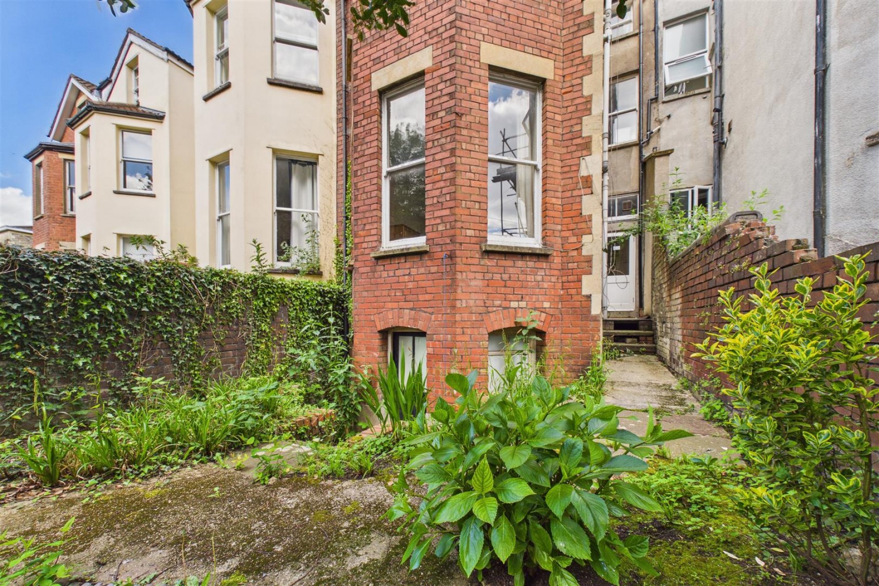 Images for 3 X FLATS | FAMILY HOME | REDLAND