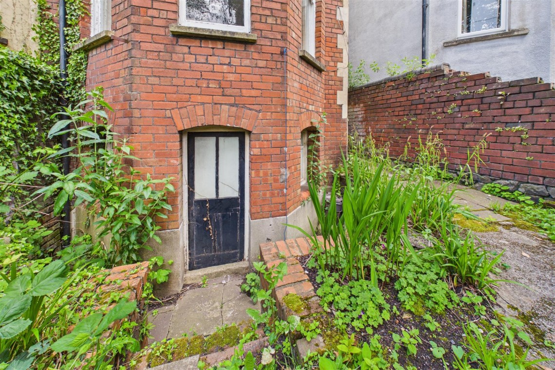 Images for 3 X FLATS | FAMILY HOME | REDLAND