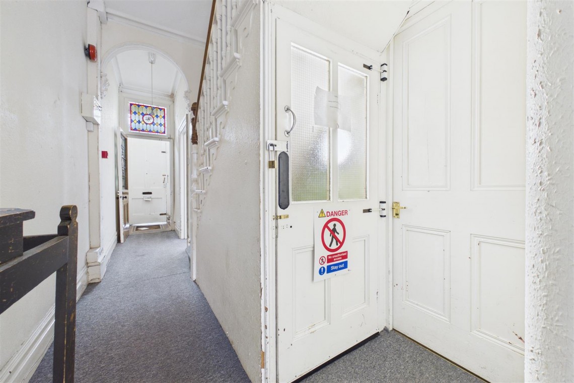 Images for 3 X FLATS | FAMILY HOME | REDLAND