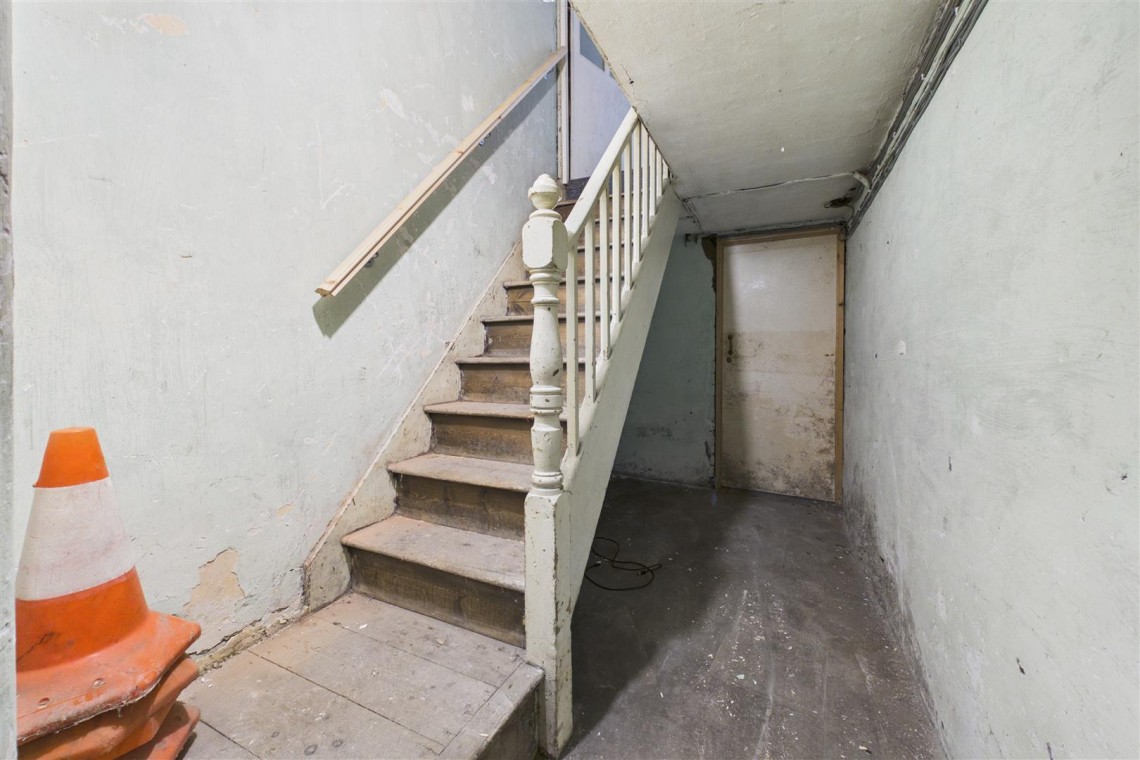 Images for 3 X FLATS | FAMILY HOME | REDLAND